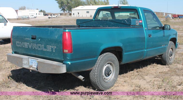 image for item F6132 1995 Chevrolet Cheyenne 1500 pickup truck