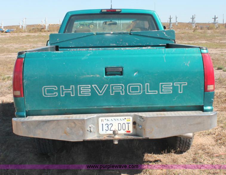 image for item F6132 1995 Chevrolet Cheyenne 1500 pickup truck