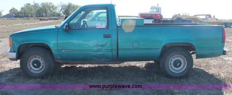 image for item F6132 1995 Chevrolet Cheyenne 1500 pickup truck