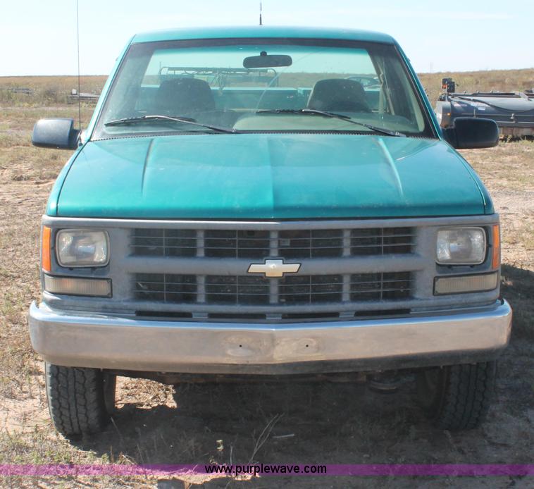 image for item F6132 1995 Chevrolet Cheyenne 1500 pickup truck