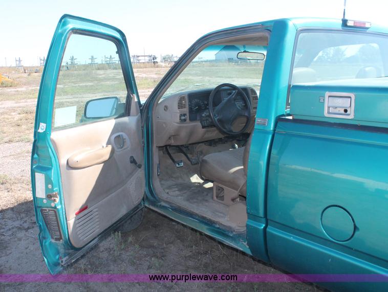 image for item F6132 1995 Chevrolet Cheyenne 1500 pickup truck