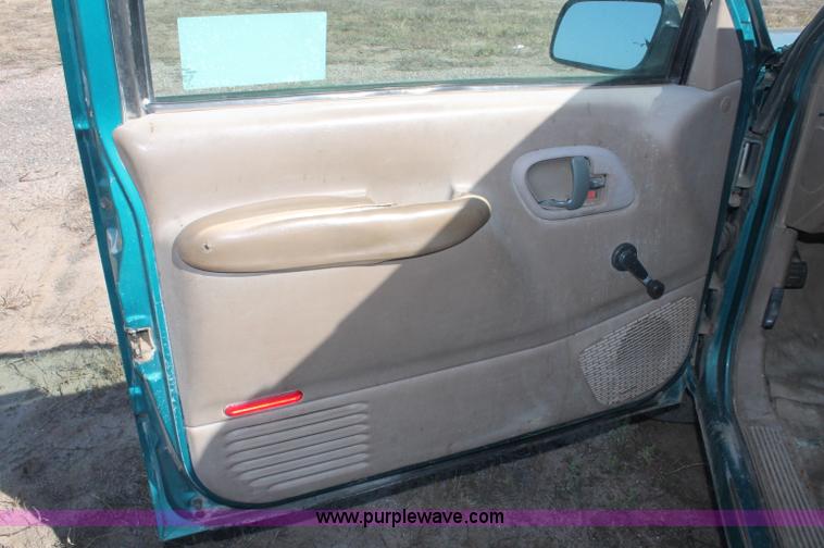 image for item F6132 1995 Chevrolet Cheyenne 1500 pickup truck