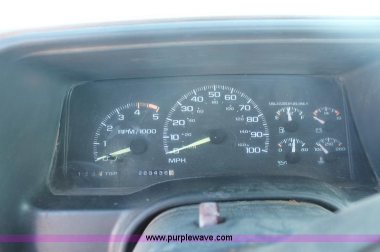 image for item F6132 1995 Chevrolet Cheyenne 1500 pickup truck