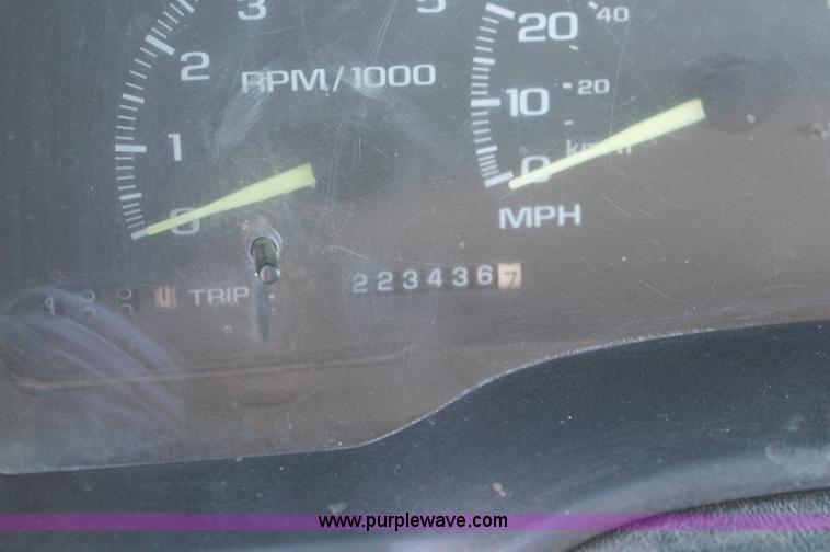 image for item F6132 1995 Chevrolet Cheyenne 1500 pickup truck