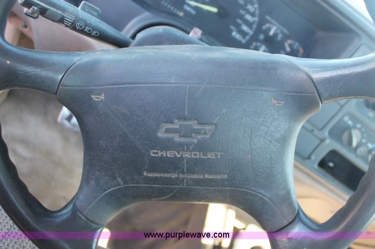 image for item F6132 1995 Chevrolet Cheyenne 1500 pickup truck
