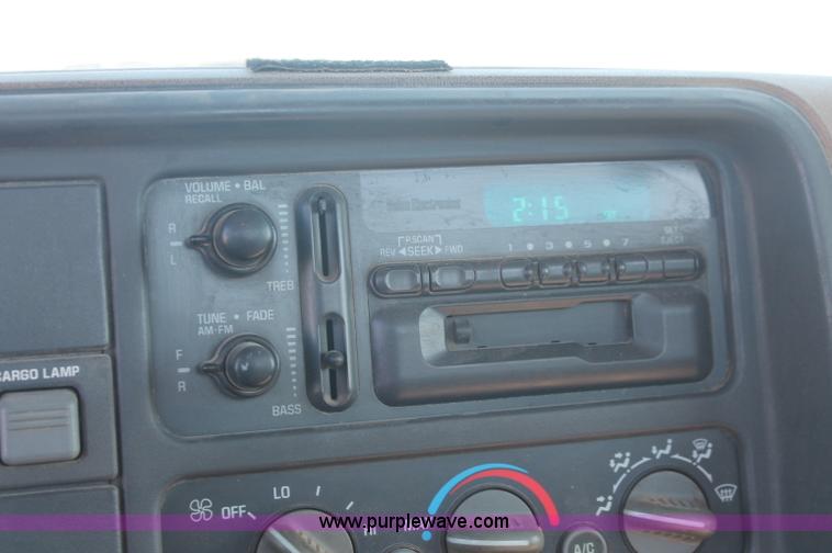 image for item F6132 1995 Chevrolet Cheyenne 1500 pickup truck