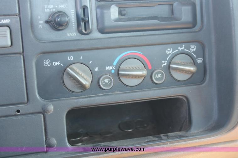 image for item F6132 1995 Chevrolet Cheyenne 1500 pickup truck