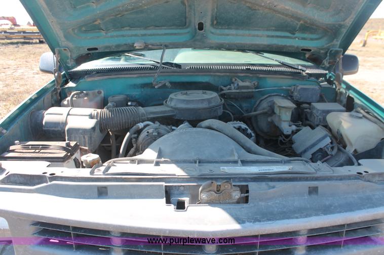 image for item F6132 1995 Chevrolet Cheyenne 1500 pickup truck