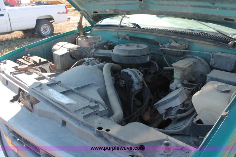 image for item F6132 1995 Chevrolet Cheyenne 1500 pickup truck