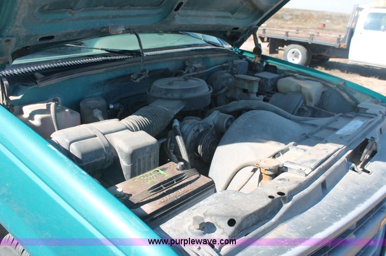 image for item F6132 1995 Chevrolet Cheyenne 1500 pickup truck