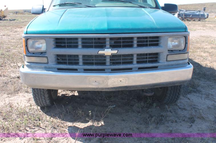 image for item F6132 1995 Chevrolet Cheyenne 1500 pickup truck