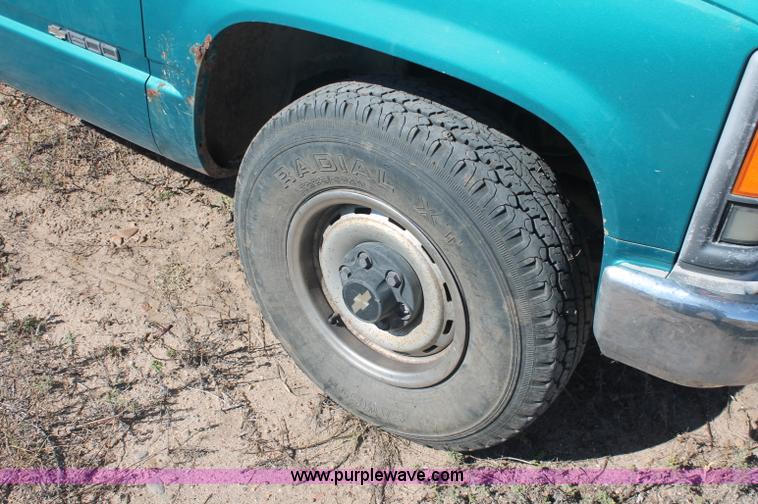 image for item F6132 1995 Chevrolet Cheyenne 1500 pickup truck