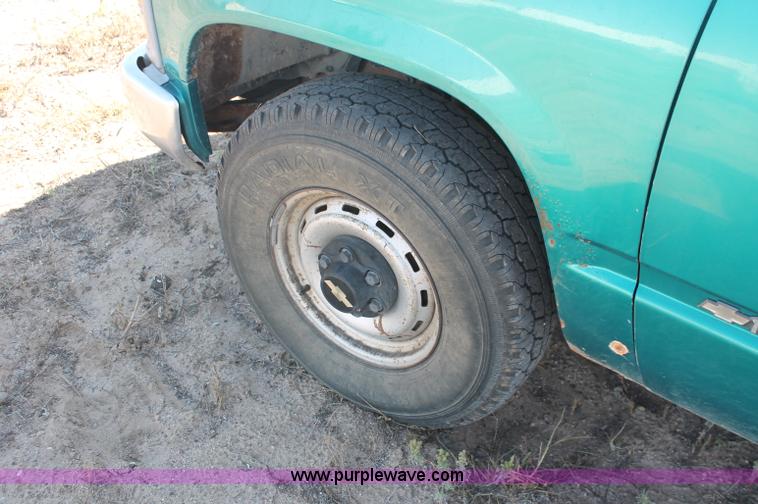 image for item F6132 1995 Chevrolet Cheyenne 1500 pickup truck