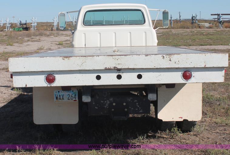 image for item F6136 1969 Ford 600 flatbed truck