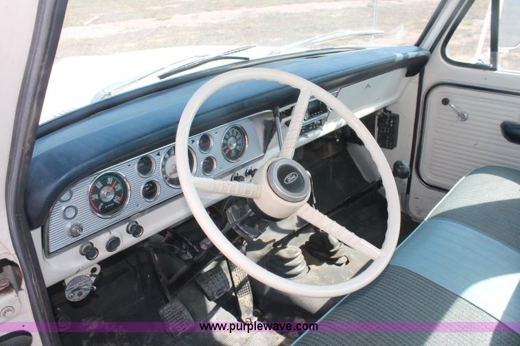 image for item F6136 1969 Ford 600 flatbed truck