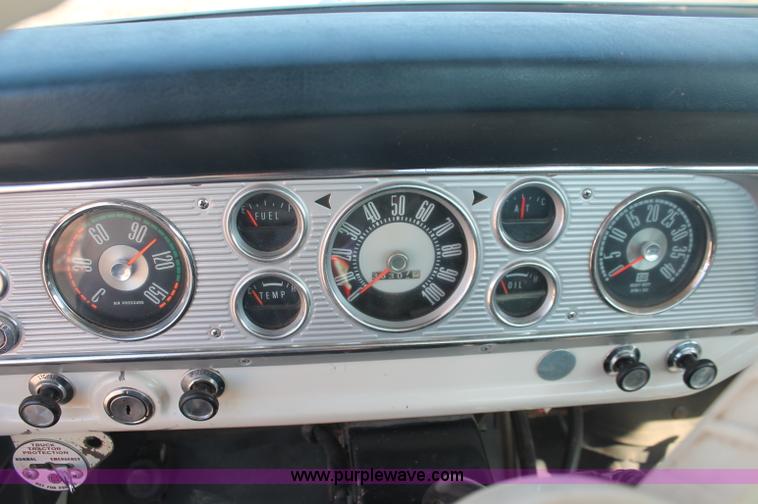 image for item F6136 1969 Ford 600 flatbed truck