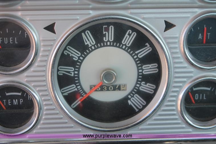 image for item F6136 1969 Ford 600 flatbed truck