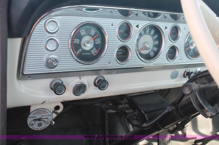 image for item F6136 1969 Ford 600 flatbed truck