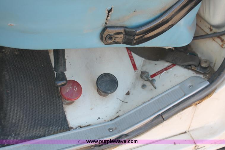 image for item F6136 1969 Ford 600 flatbed truck