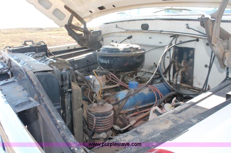 image for item F6136 1969 Ford 600 flatbed truck