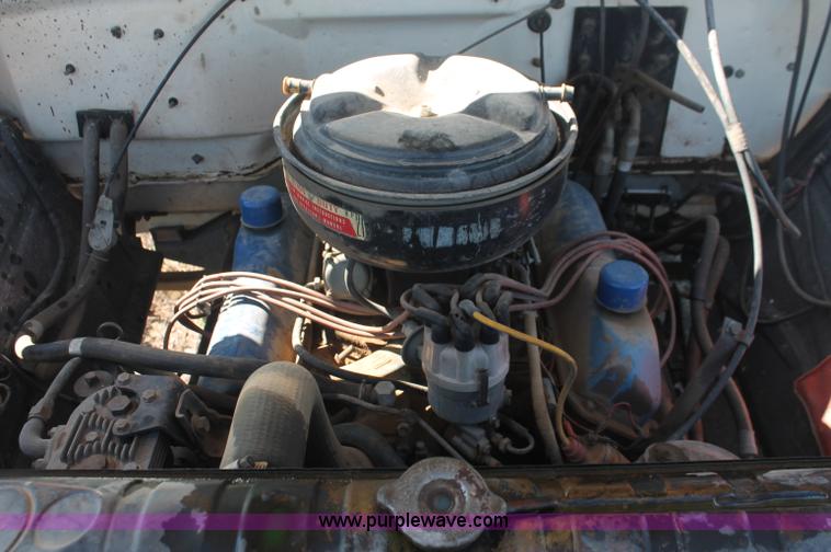 image for item F6136 1969 Ford 600 flatbed truck