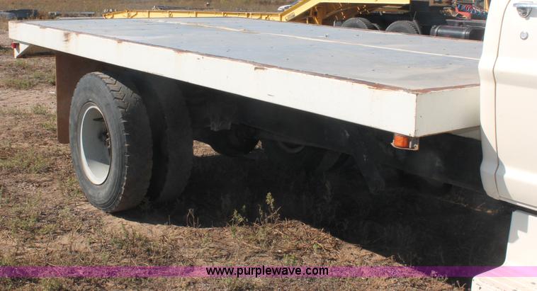 image for item F6136 1969 Ford 600 flatbed truck
