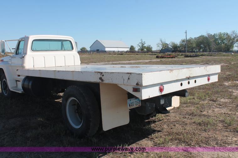 image for item F6136 1969 Ford 600 flatbed truck