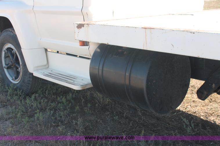 image for item F6136 1969 Ford 600 flatbed truck