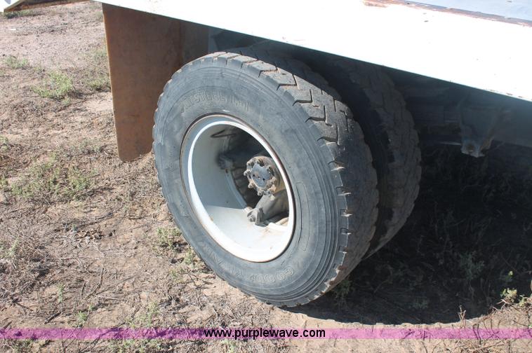 image for item F6136 1969 Ford 600 flatbed truck