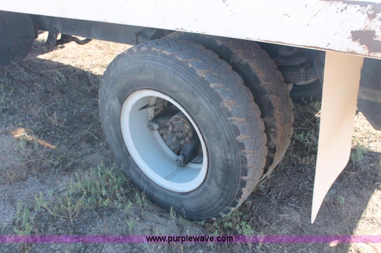 image for item F6136 1969 Ford 600 flatbed truck