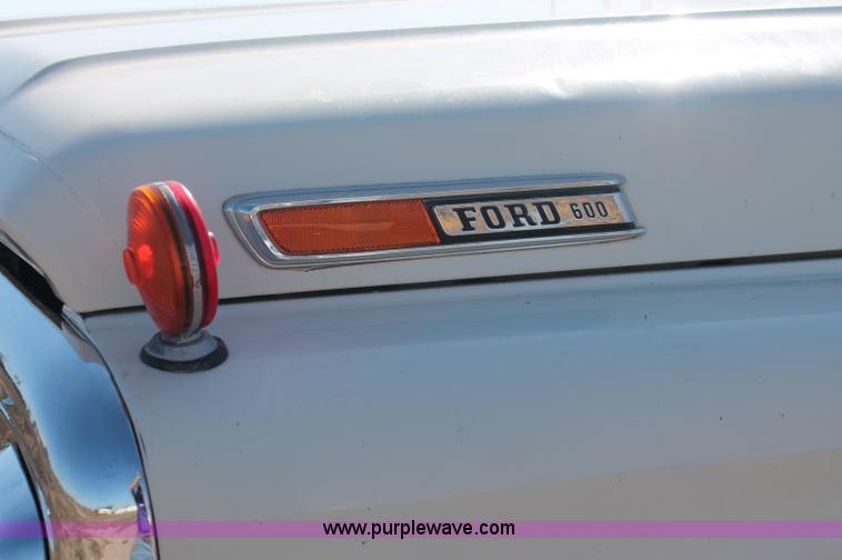 image for item F6136 1969 Ford 600 flatbed truck
