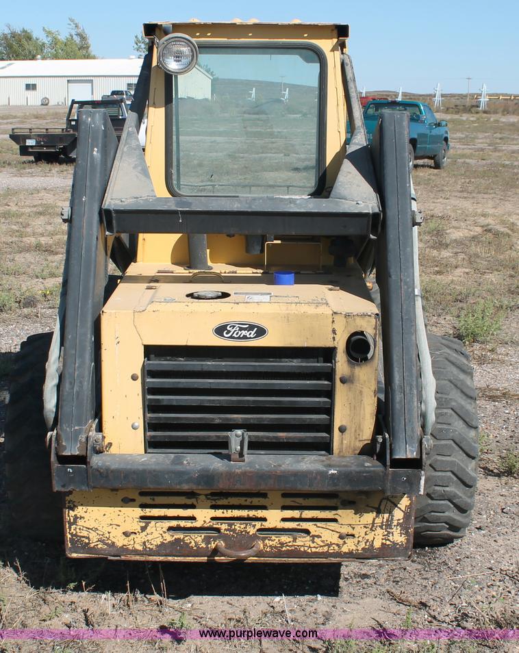 image for item F6137 1988 New Holland L553 skid steer