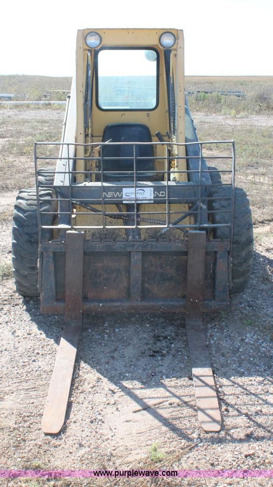 image for item F6137 1988 New Holland L553 skid steer