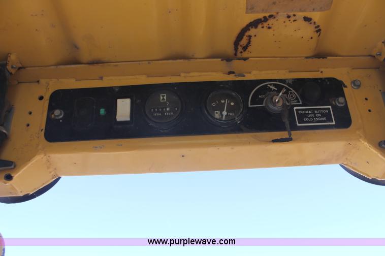 image for item F6137 1988 New Holland L553 skid steer