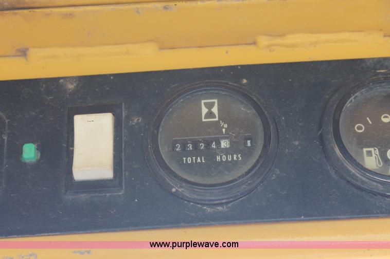 image for item F6137 1988 New Holland L553 skid steer