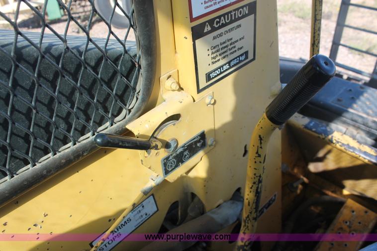 image for item F6137 1988 New Holland L553 skid steer