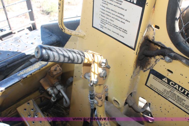 image for item F6137 1988 New Holland L553 skid steer