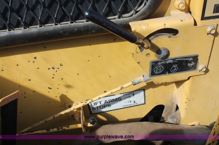 image for item F6137 1988 New Holland L553 skid steer