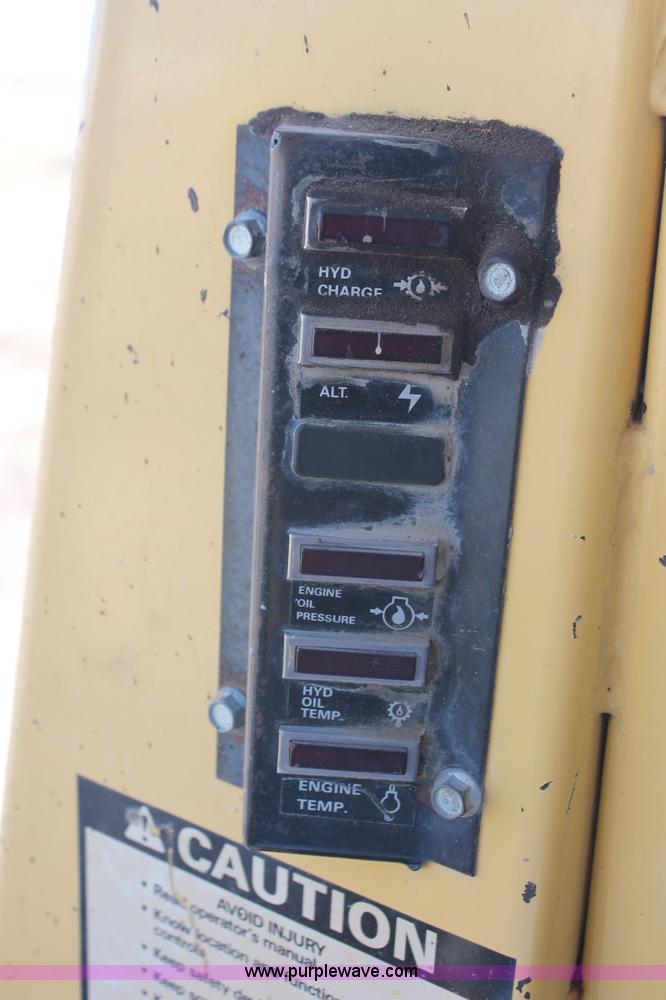 image for item F6137 1988 New Holland L553 skid steer