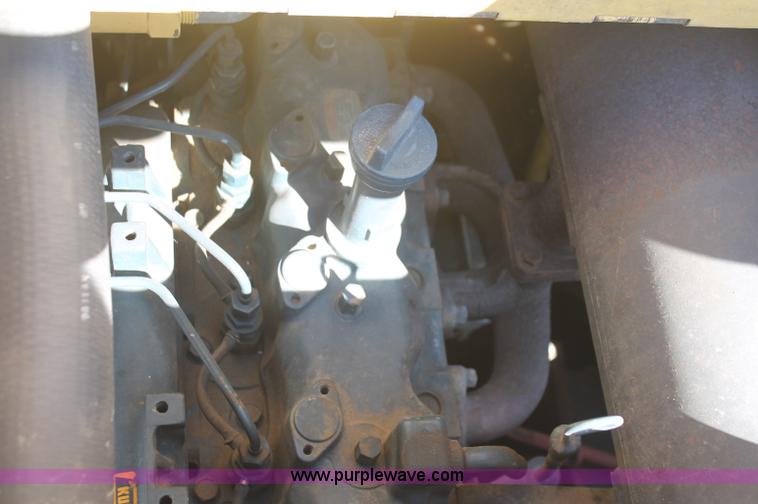 image for item F6137 1988 New Holland L553 skid steer