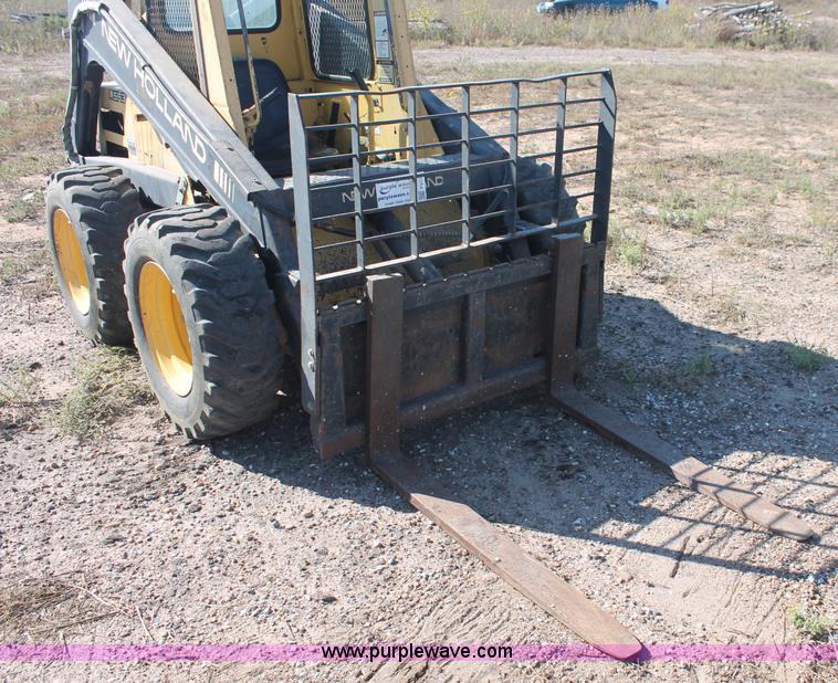 image for item F6137 1988 New Holland L553 skid steer