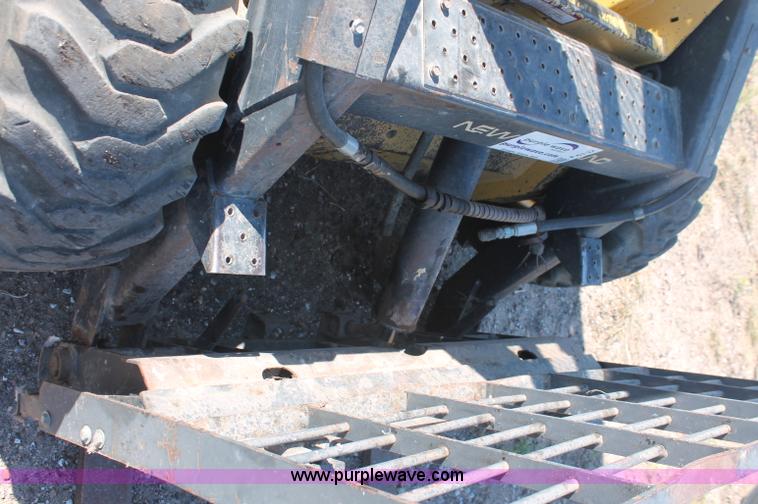 image for item F6137 1988 New Holland L553 skid steer