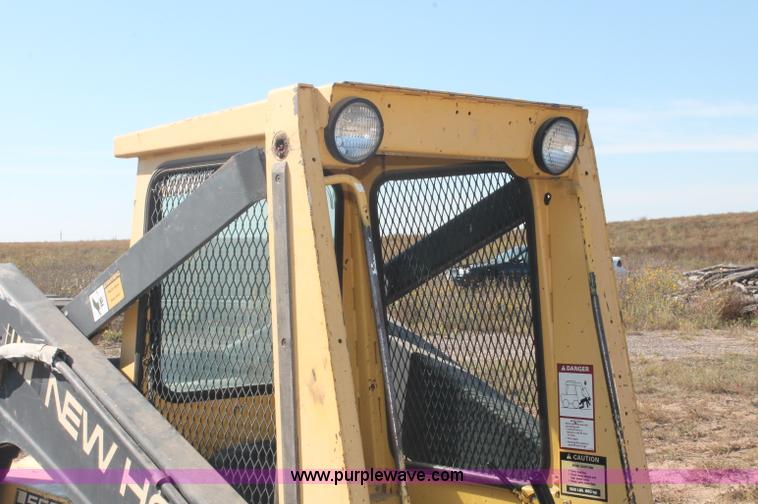 image for item F6137 1988 New Holland L553 skid steer