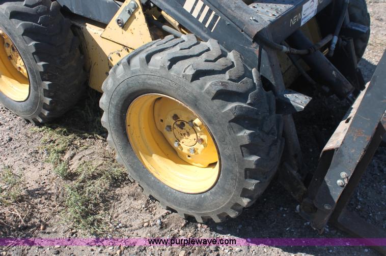 image for item F6137 1988 New Holland L553 skid steer