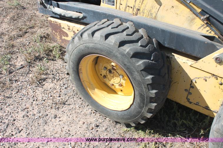 image for item F6137 1988 New Holland L553 skid steer