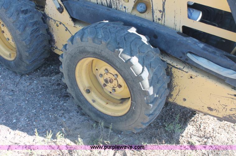 image for item F6137 1988 New Holland L553 skid steer