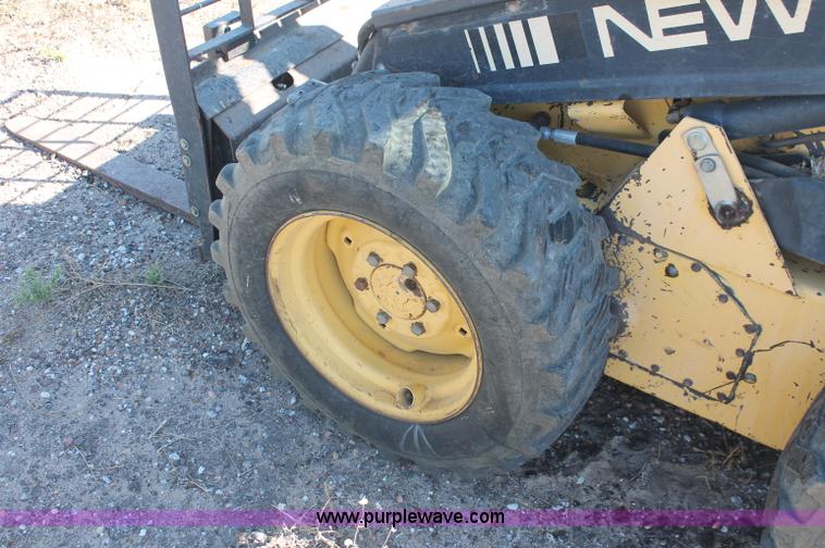 image for item F6137 1988 New Holland L553 skid steer