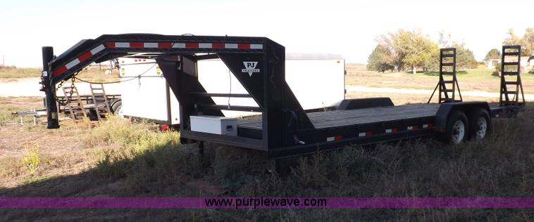 image for item F6138 2003 PJ 24' gooseneck trailer