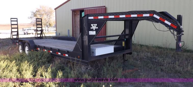 image for item F6138 2003 PJ 24' gooseneck trailer