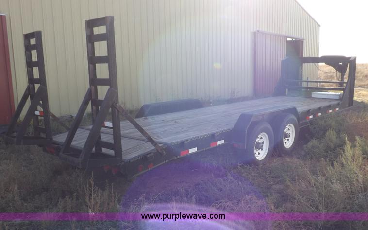 image for item F6138 2003 PJ 24' gooseneck trailer